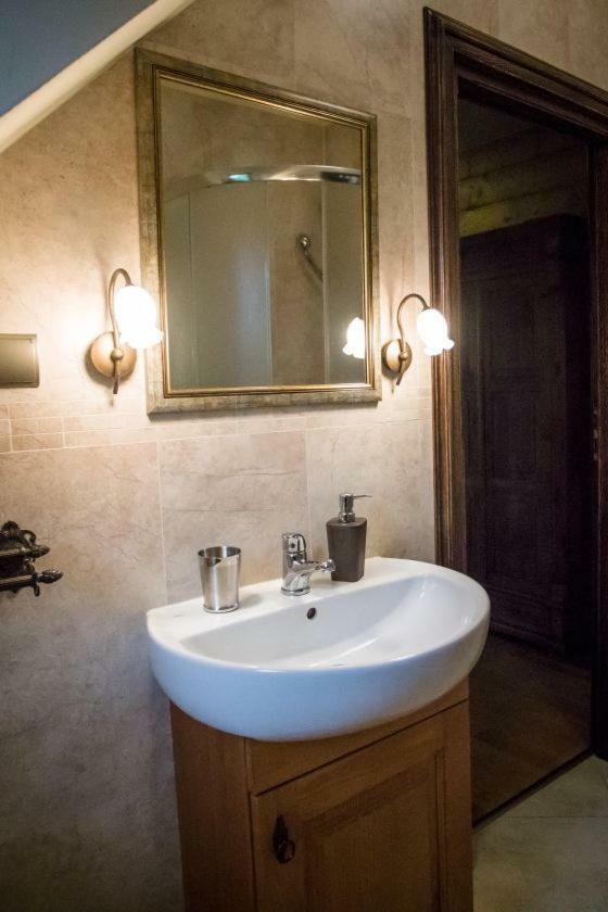 Stary Lwow Bed & Breakfast Korczyna  Dış mekan fotoğraf